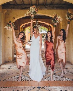 26 Must Have Wedding Photos With Your Bridesmaids Roses Rings