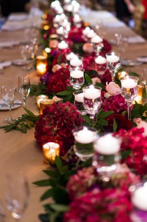 20 Chic Burgundy Wedding Centerpieces 2024 | Roses & Rings