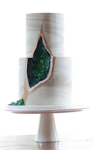 Top 20 Amethyst Geode Wedding Cakes | Roses & Rings