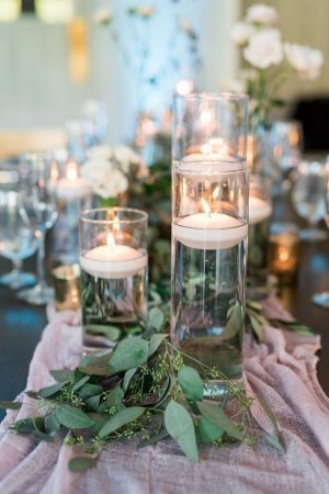 20 Floating Candle Flower Wedding Centerpiece Ideas | R&R