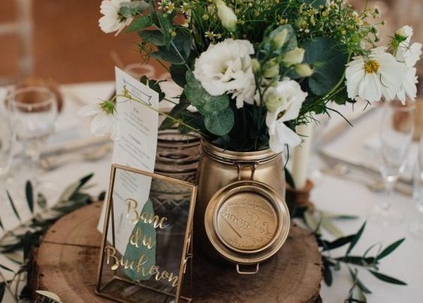 chic greenery wedding centerpiece ideas with tree stump | Roses & Rings ...