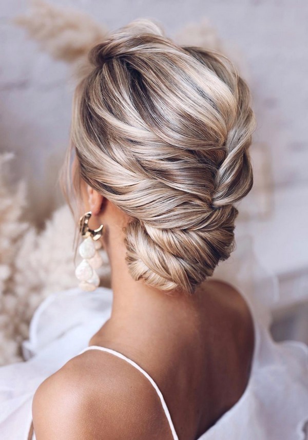 20 Classic Low Bun Wedding Hairstyles from Tonyastylist | Roses & Rings