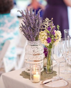 16 Best Mason Jar Wedding Centerpieces 2024 | Roses & Rings