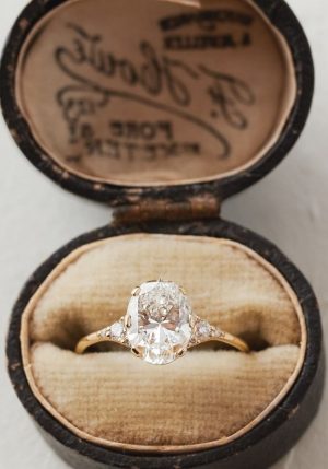 20 Vintage Engagement Rings and Wedding Bands | Roses & Rings