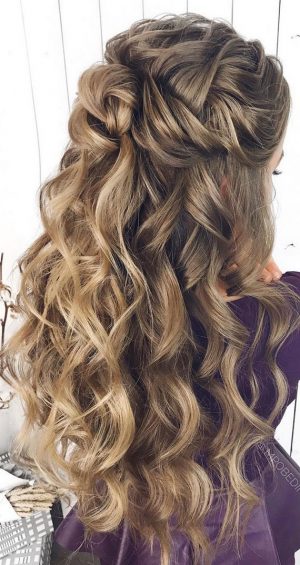 35 Half Up Half Down Wedding Hairstyles 2024 | Roses & Rings