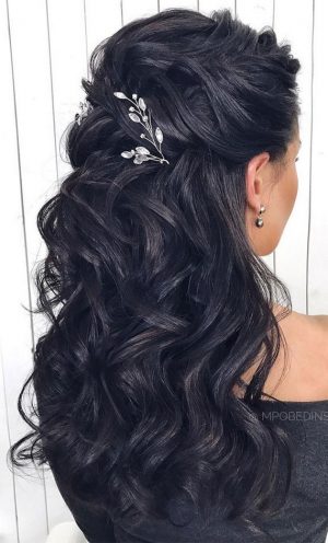 35 Half Up Half Down Wedding Hairstyles 2024 | Roses & Rings