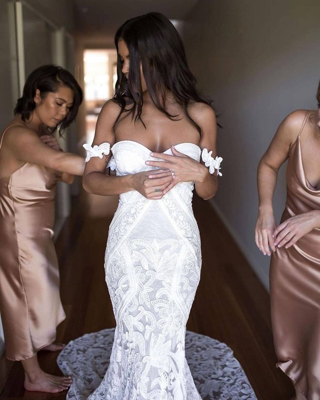 26 Must Have Wedding Photos With Your Bridesmaids Roses And Rings 3647