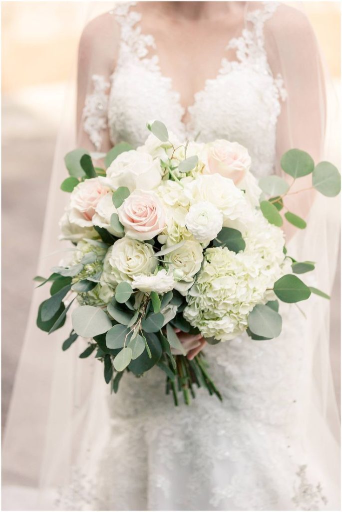 16 Best Hydrangea Wedding Bouquets 2024 | Roses & Rings