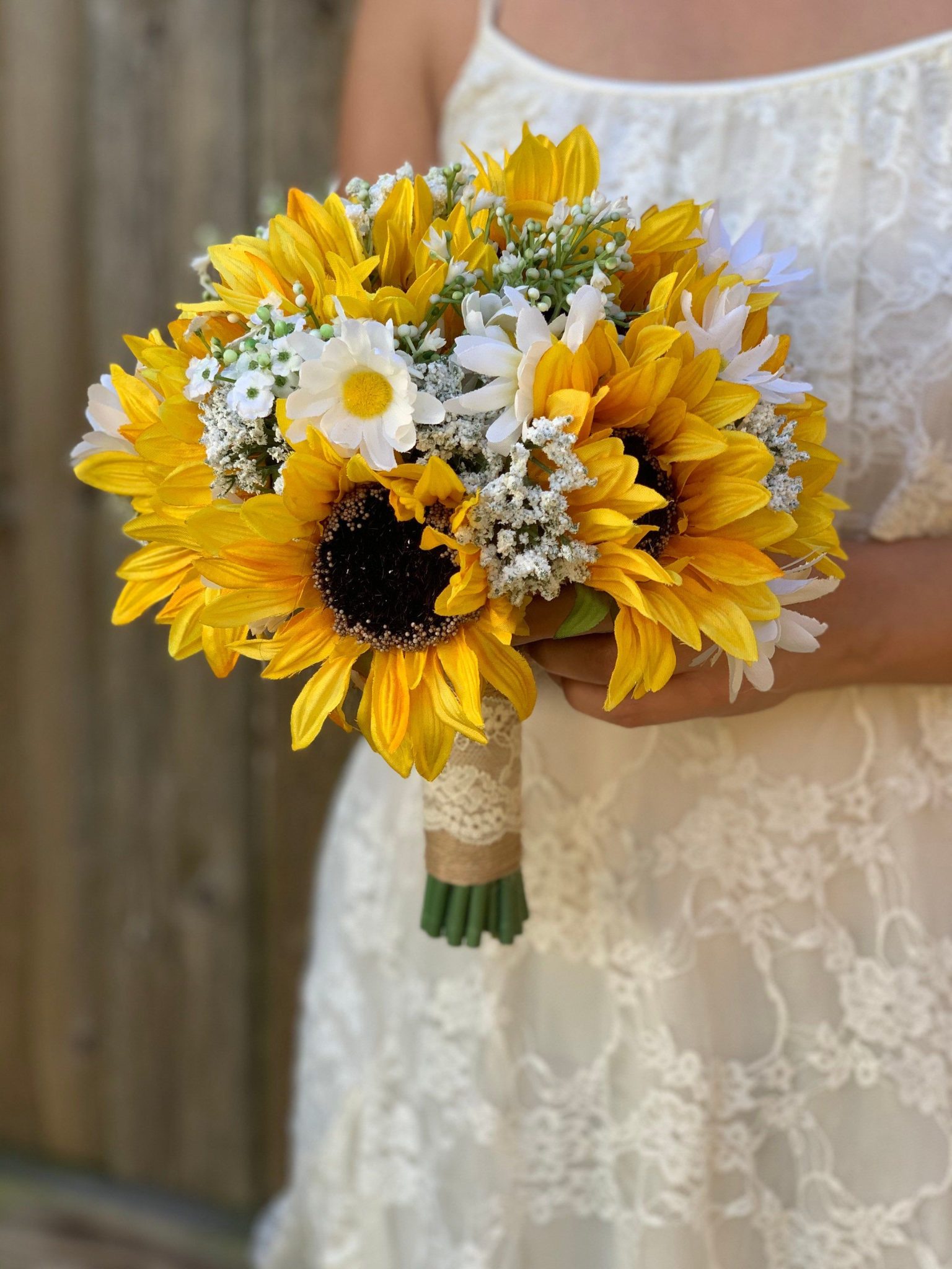 20 Stunning Rustic Sunflower Wedding Bouquets | Roses & Rings