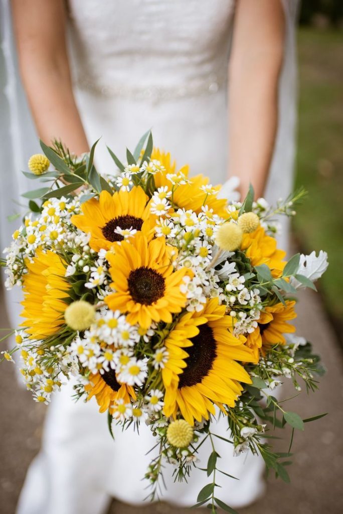 20 Stunning Rustic Sunflower Wedding Bouquets | Roses & Rings